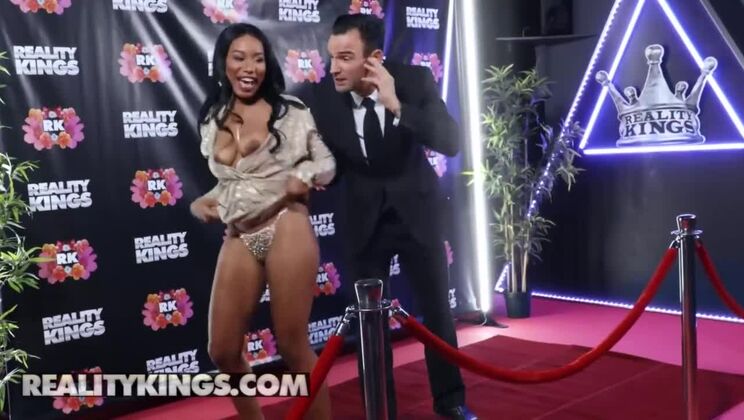 Reality Kings - Ebony influencer Jenna Foxx show off big tits