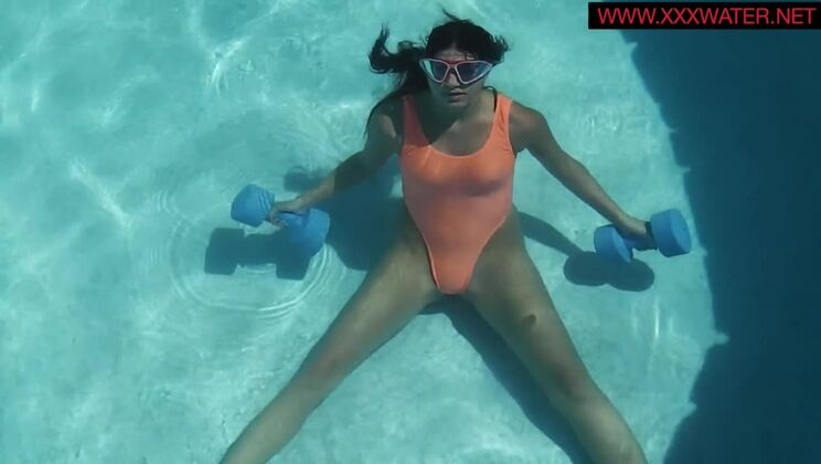 UnderWaterShow presents Micha the underwater gymnast