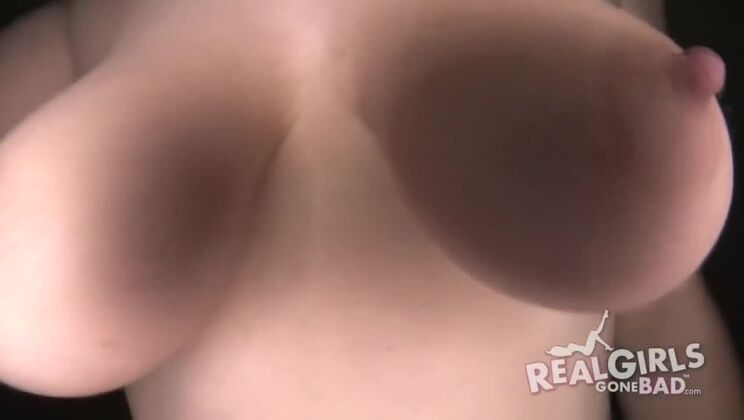 Amateur oily pussy finger