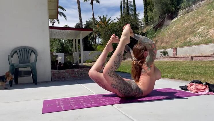 Real naked yoga with Felicity Feline