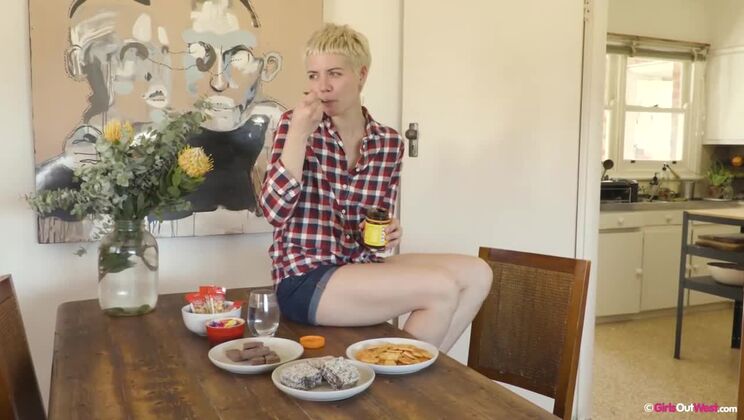 Blonde Phedre's Aussie Solo Pleasure