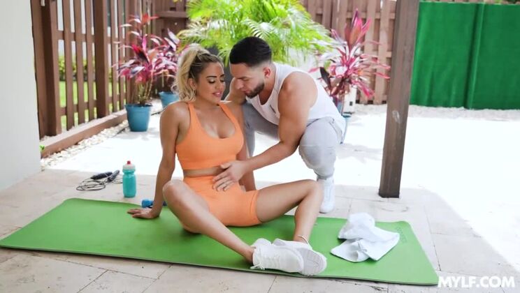 Divorced & Turned On: Outdoor Encounter / 22.08.2021