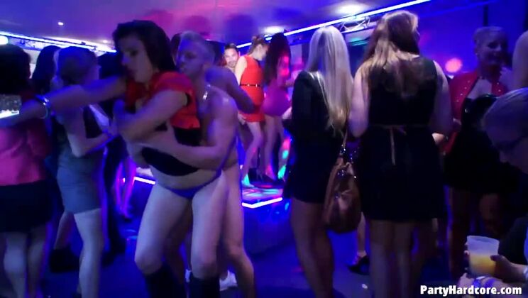 Wild Amateur Orgy: Vol. 6, Pt. 3 - Cam 2
