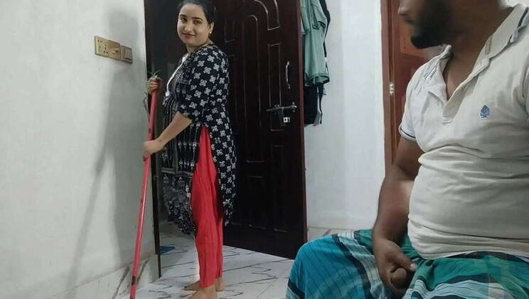 Indian maid gets flashed by dude's dick