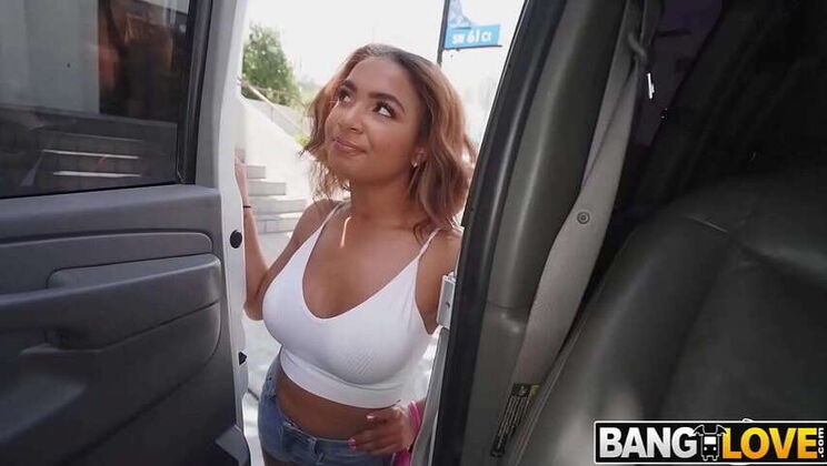 Babi Starr: Bus Blowjob for Cash