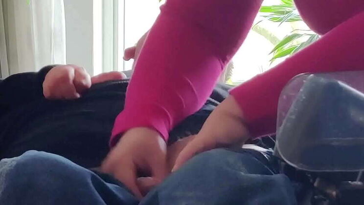 Nurse Gives Xmas Blowjob to Beloved Patient