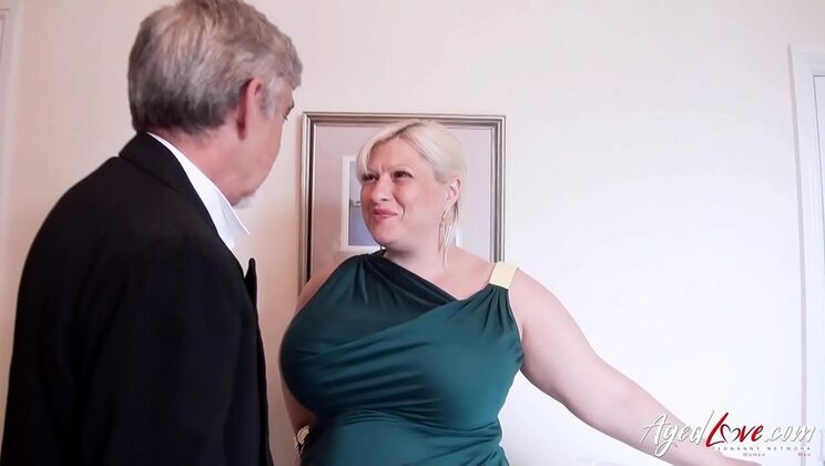 Busty Mature MILF Gives Nasty Blowjob with Big Tits