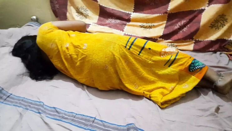 Hot Bengali Boudi Fucked Hard by Devor - Desi Wife Moaning in Homemade Sex