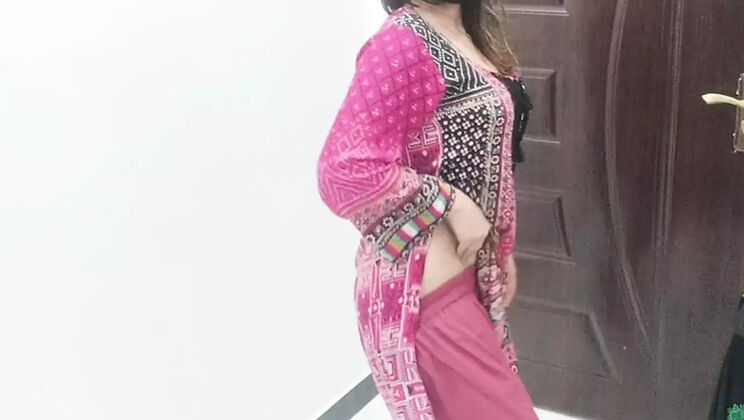 Desi Housewife Nude Dance - Pakistani MILF Sobianasir Squirting in HD