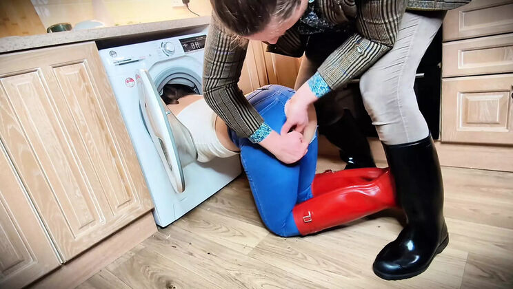 Redhead MILF Shannon Huxley Gets Stuck in Washing Machine and Fucked Hard by Oscar Thickk