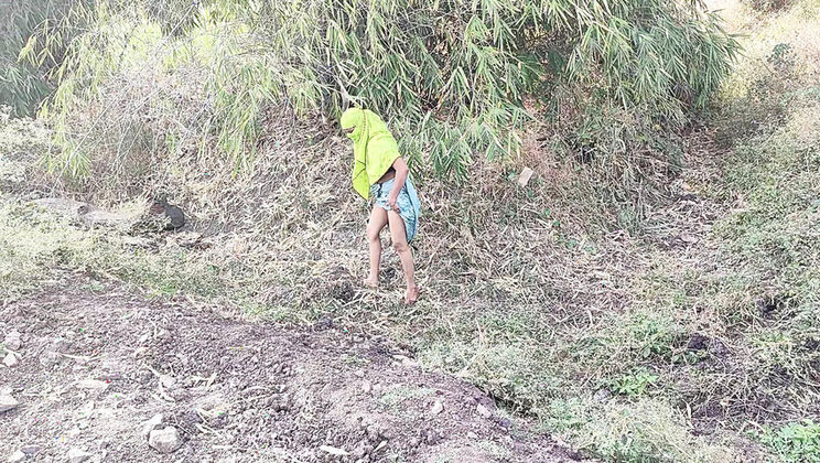 Sexy Komal Peeing on Farm - Desi Village Girl Fucks Hard in HD