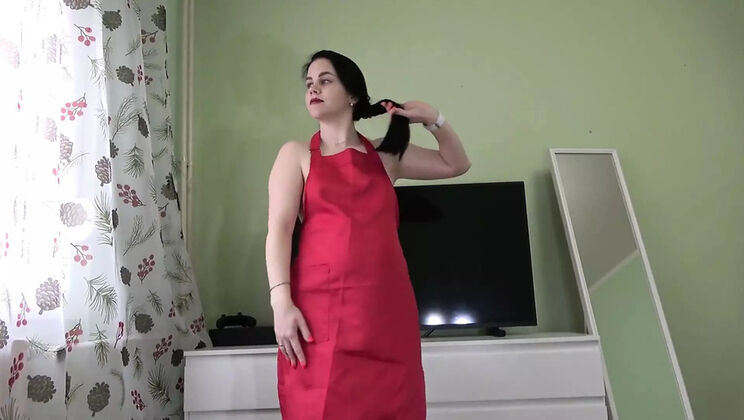 Hot Housewife in Red Lipstick Gives Amazing Blowjob and Takes Cum in Mouth