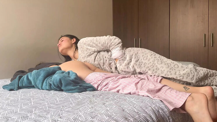 Scarlettandc Sticks Her Nose in Latina's Stinky Ass - Fart Fetish HD