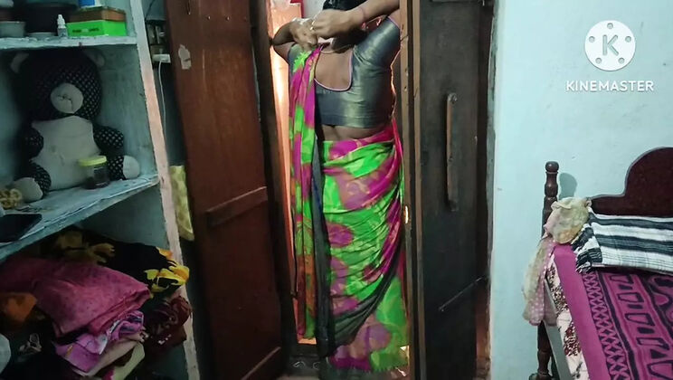 Telugu Aunty Shows Her Big Boobs and Pussy to Husband - Indian Couple Outdoor Fun