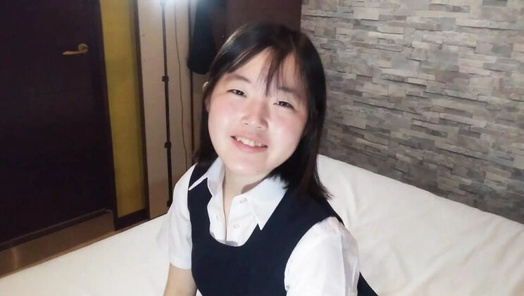 Cute Japanese Schoolgirl Saku-chan Gives Hot Blowjob in HD - Amateur Homemade