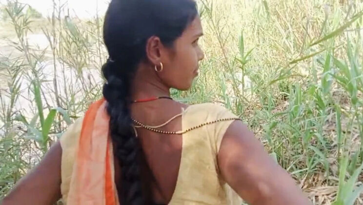 Desi Bhabhi RadhaDevi Wild Jungle Sex - Outdoor Creampie & Fingering