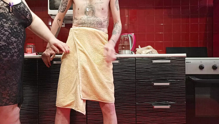 Hot MILF Mom Catches My Boner and Sucks My Dick Till I Cum - Zona901