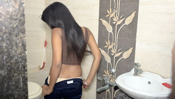 Desi Stepsister Caught Naked in Bath by Brother - Hindi Sex Scandal
