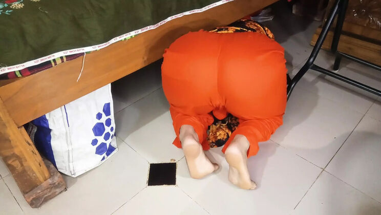 Stepmom Stuck Under Bed - Doggy Style Fuck While She's At Work