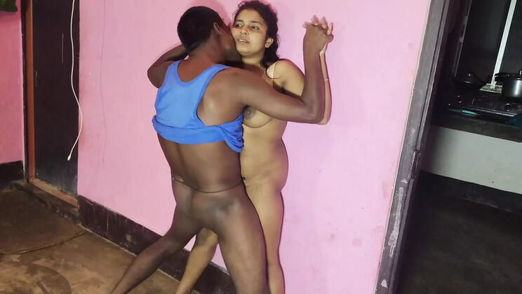 Hot Indian Bhabhi Natural Sex in Room 2025 - Desi Aunty Doggy Style & 69