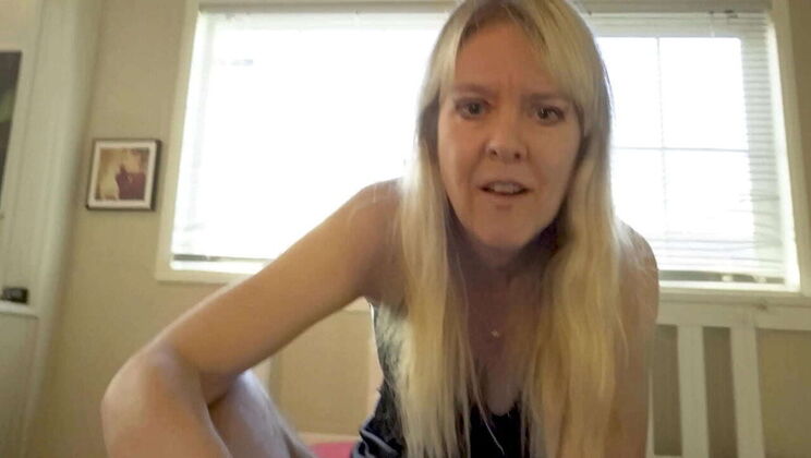 Step-Mom Jamie Foster Takes Young Cock Deep in Her Hole - Blowjob & Creampie