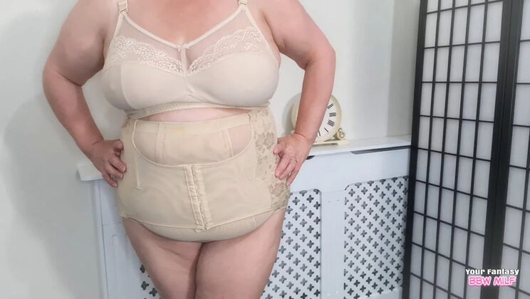 Sexy BBW MILF Wife Shows Off Her Big Natural Tits in Underwear - Amateur Homemade Fetish