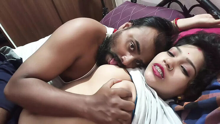 Desi Indian Girl Sona Bhabhi's Big Boobs Pressed by Boyfriend in Homemade Sex