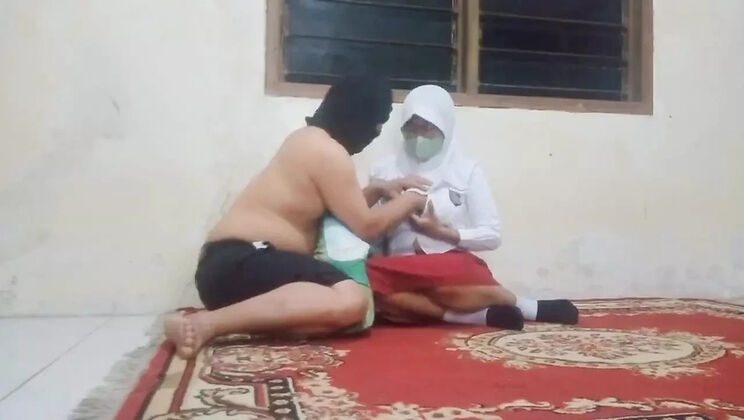 Hot Indonesian Hijab Girl Rianicute Gets Fucked Hard by Fistman17 - Amateur Homemade Sex