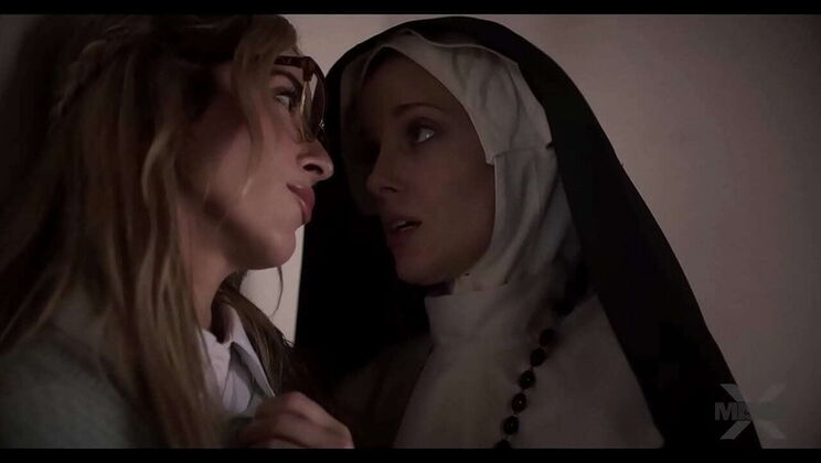 Lesbian Threesome with Ashley Lane & Charlotte Stokely - Blonde & Brunette Scissoring & Creampie