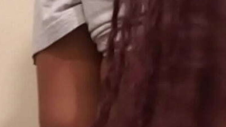 Naejaexx shakes her perfect oiled up ebony ass