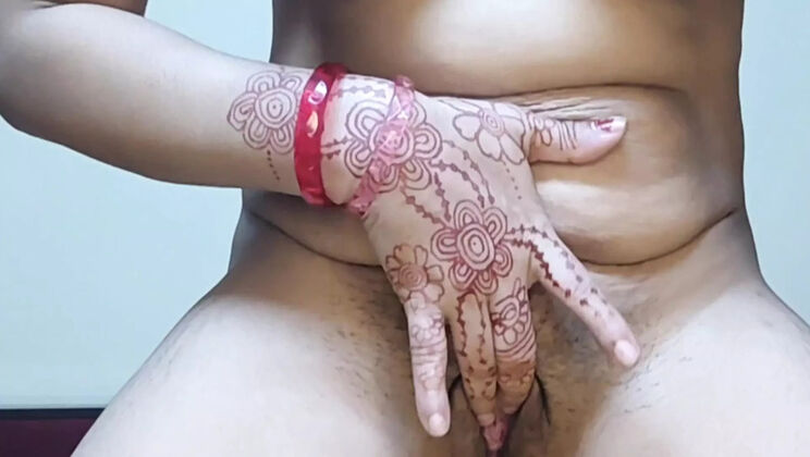 Hot Indian Bhabhi Kamini Gets Pussy Licked and Fingered Hard - Desi Sex