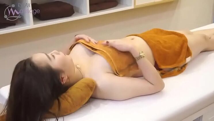 Hot Vietnamese Girl Gives Sensual Massage & Anal