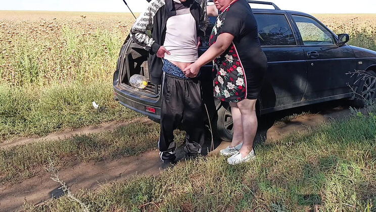 Neighbor MILF Holds My Cock While I Piss & Gives Public Blowjob - Zona901