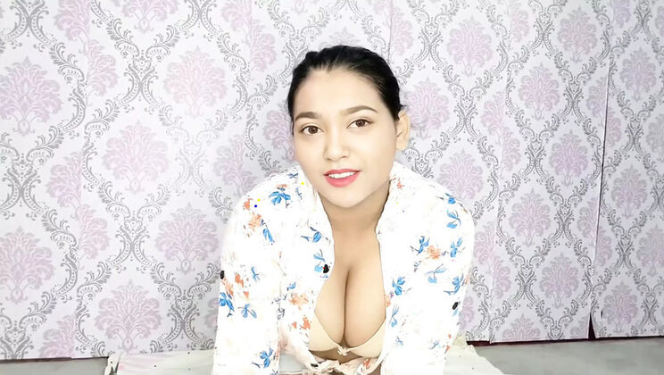 Hot Indian Girl Urfi with Huge Ass Squirting Piss on Sex Machine in Hindi Audio