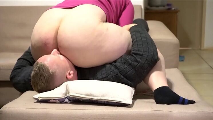 Huge Natural Pawg Bubble Butt Facesitting Neighbor Alexis Pawg