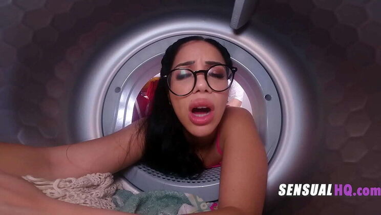 Stuck MILF Julia De Lucia Gets Fast Pounding In Washer