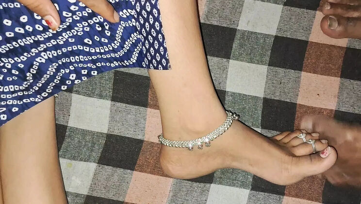 Madhu Bhabhi First Time With Stepbrother Full Video - Indian Stepmom Footjob and Pussy Eating