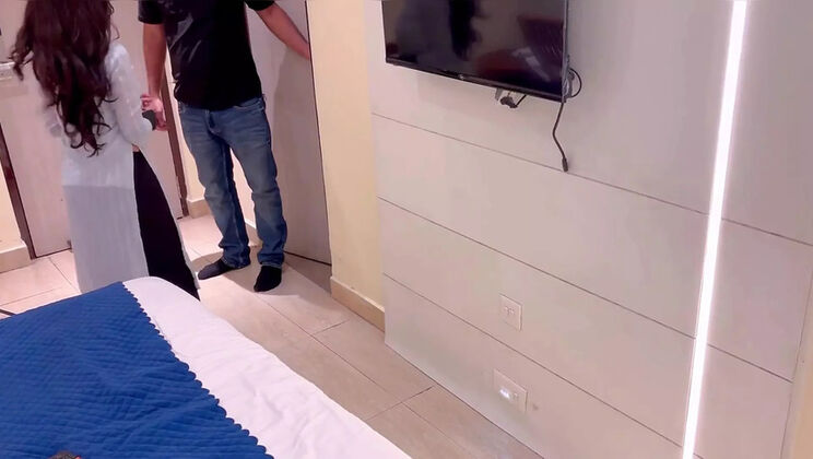 Bhabhi Loses Control Over Electrician's Big Black Cock - Hindi Audio HD