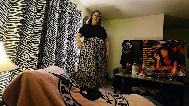 Big Booty BBW Milf Candid Sandra Gets Her Huge PAWG Ass Rubbed and Spanked in Homemade Massage