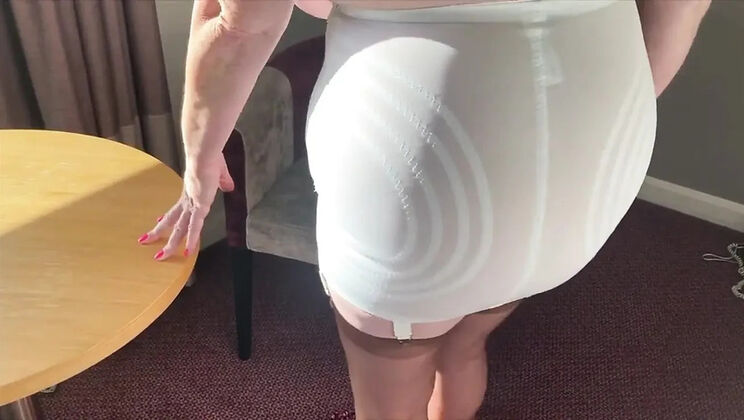 Amateur Aunty Sandra Vintage Striptease with Big Natural Tits