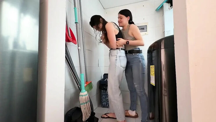 Scarlettandc Teen Lesbian Tribbing - Latina Amateur Couple Orgasm