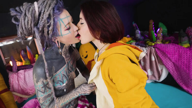 Lesbian Pillow Fight Fun with Anuskatzz and Miss Flora - Fingering and Dildo Action