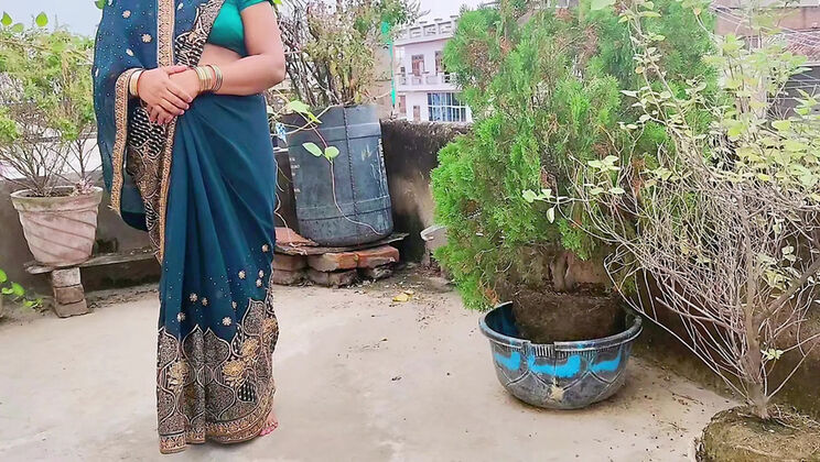 Desi Indian Bhabhi Neighbor Hardcore Fucking with Hindi Audio - Rough Sex and Cumshot