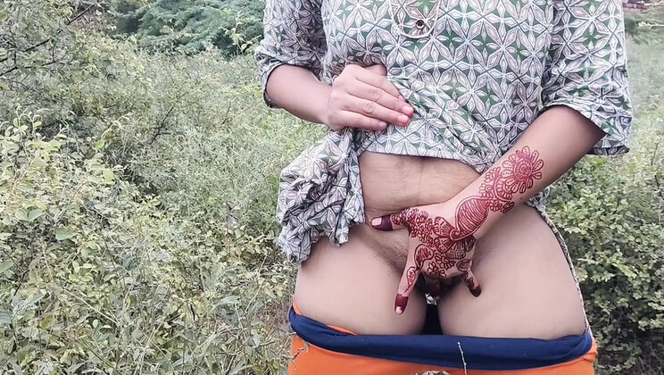 Indian College Girl Kamini Gives Blowjob to Best Friend in Viral Desi Sex Scene