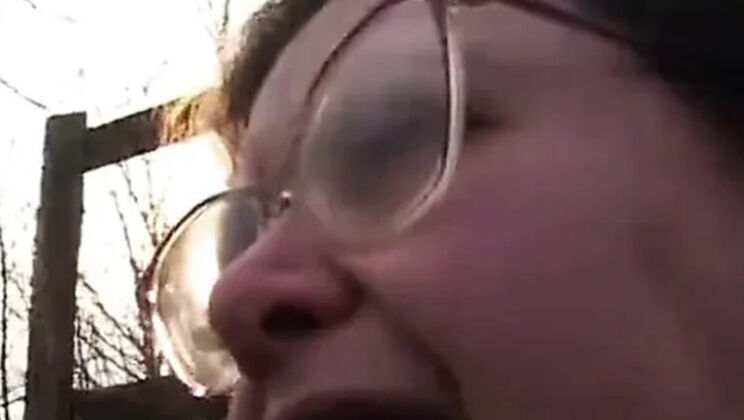 Granny Blowjob in Park - Amateur Outdoor GILF Sucking