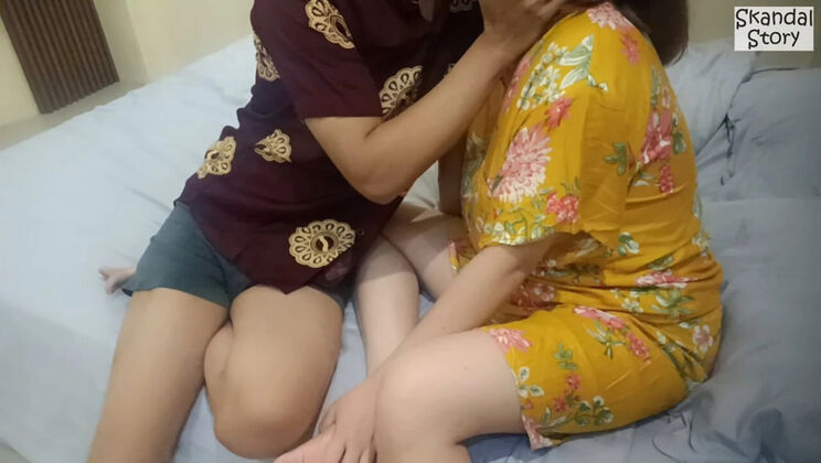 Skandal Story Fucking Hot Stepmom with Big Natural Tits in Hotel