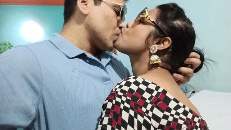 Tamil Office Manager Fucked Hard by Boss - Romantic Blowjob in Saree