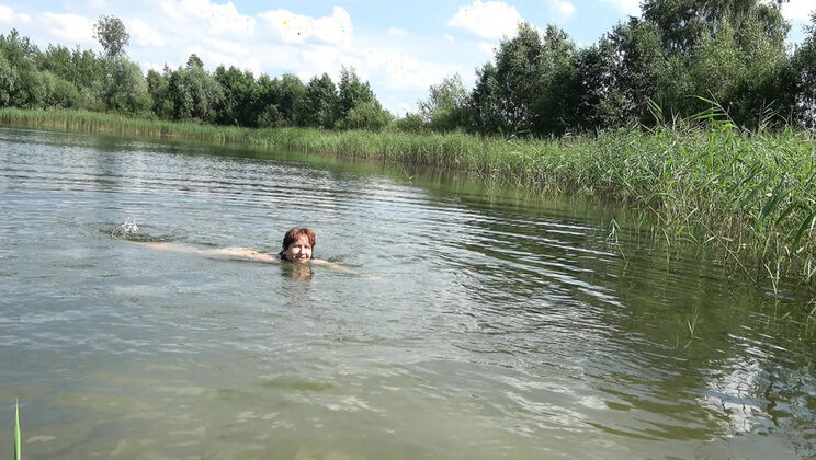 Hera Harding Wrinkled Feet After Naked Outdoor Swim - Hairy Mature Solo Amateur