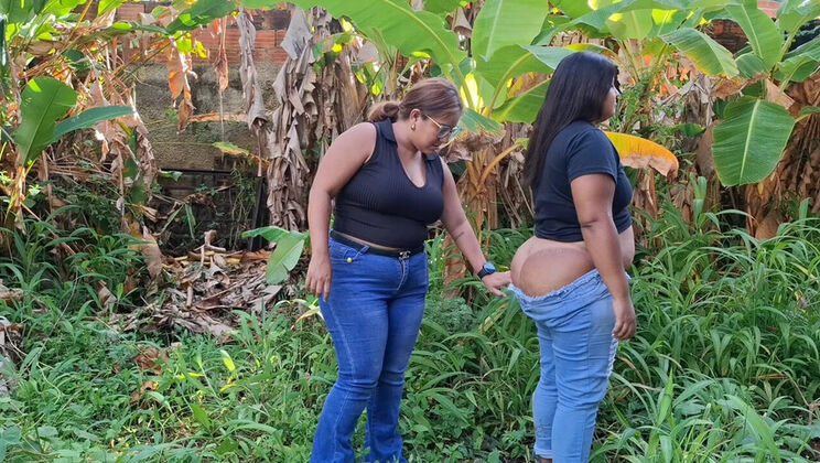 Latina BBW Public Outdoor Voyeur: Big Ass Out in Jeans Walking