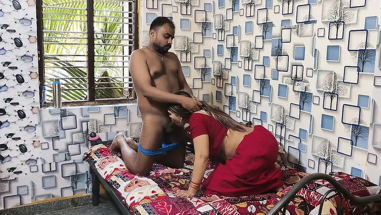 Sona Bhabhi Hot Desi Housewife Fucked Hard by Swiggy Delivery Boy in Tight Pussy